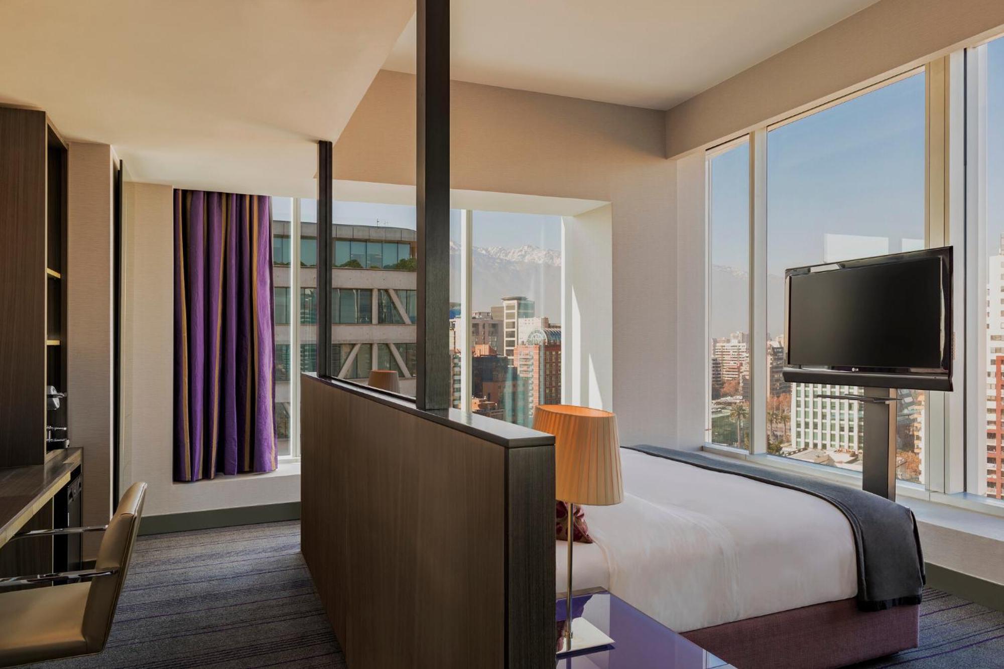 Cool Corner Guest room 1 King City view